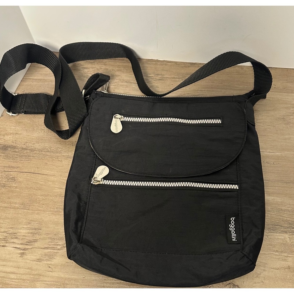 Baggallini Black Nylon Crossbody Bag Adjustable Multiple Pockets Zip Closure‎